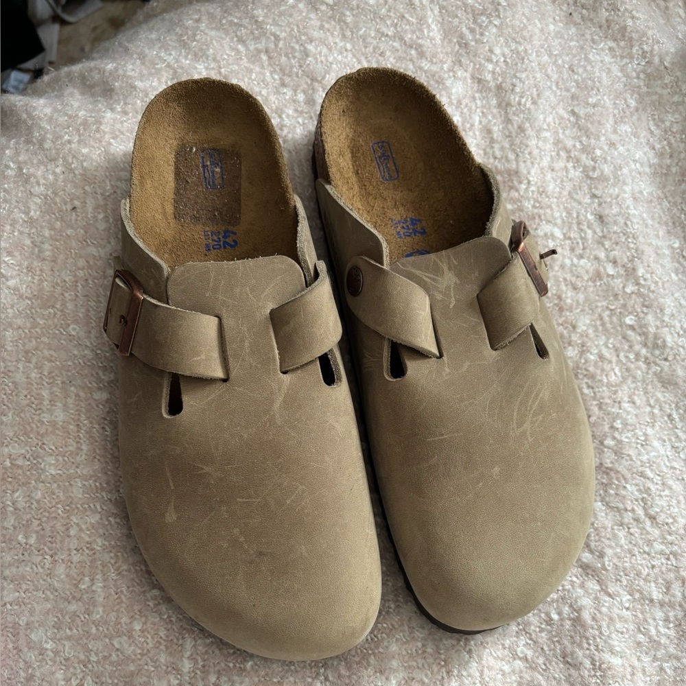 Birkenstock Tan Slippers with Buckle Closure and Contoured Footbed